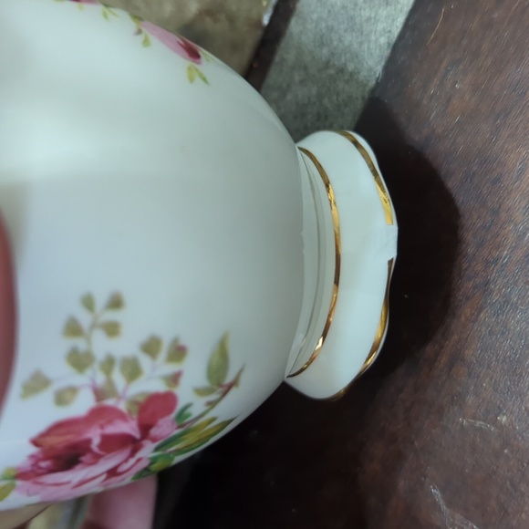 Royal Albert American Beauty China - Picture 5 of 5